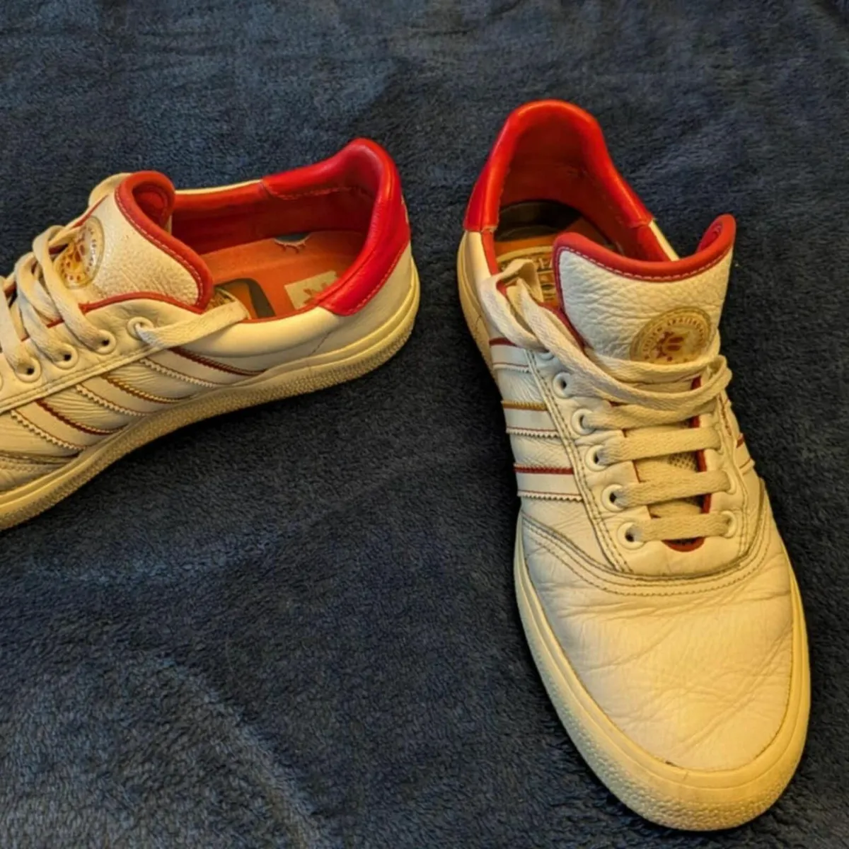 Adidas Originals Evisen trainers - Image 1