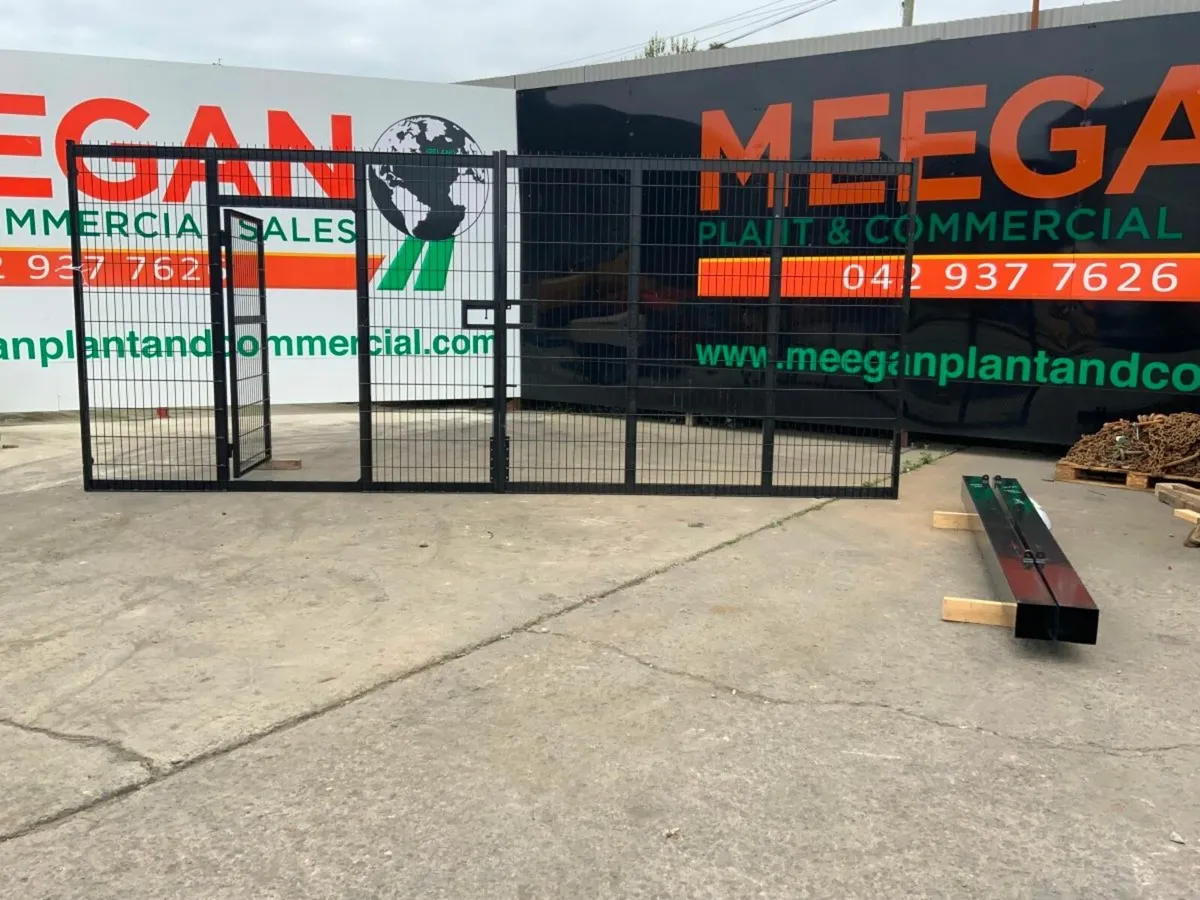 20ft SITE / YARD ENTRANCE GATES & POSTS.....225m - Image 1