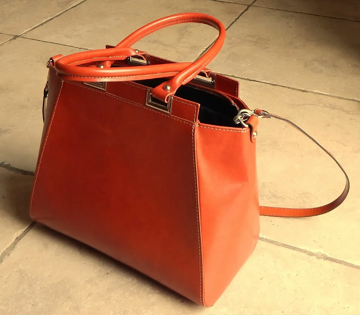 Genuine Italian Leather Handbag - Image 4