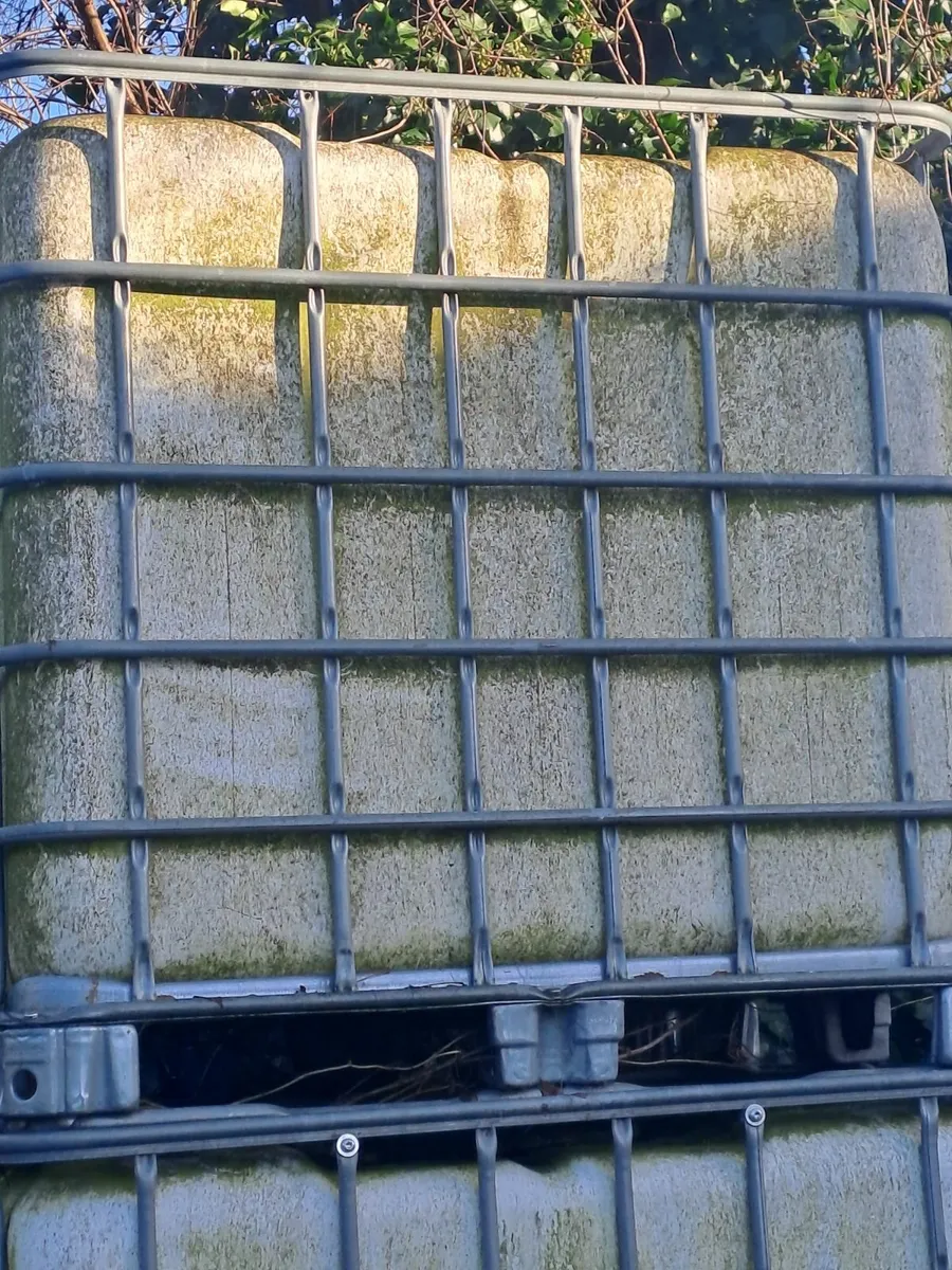 Water tanks x 3. 1000 Lts. - Image 2