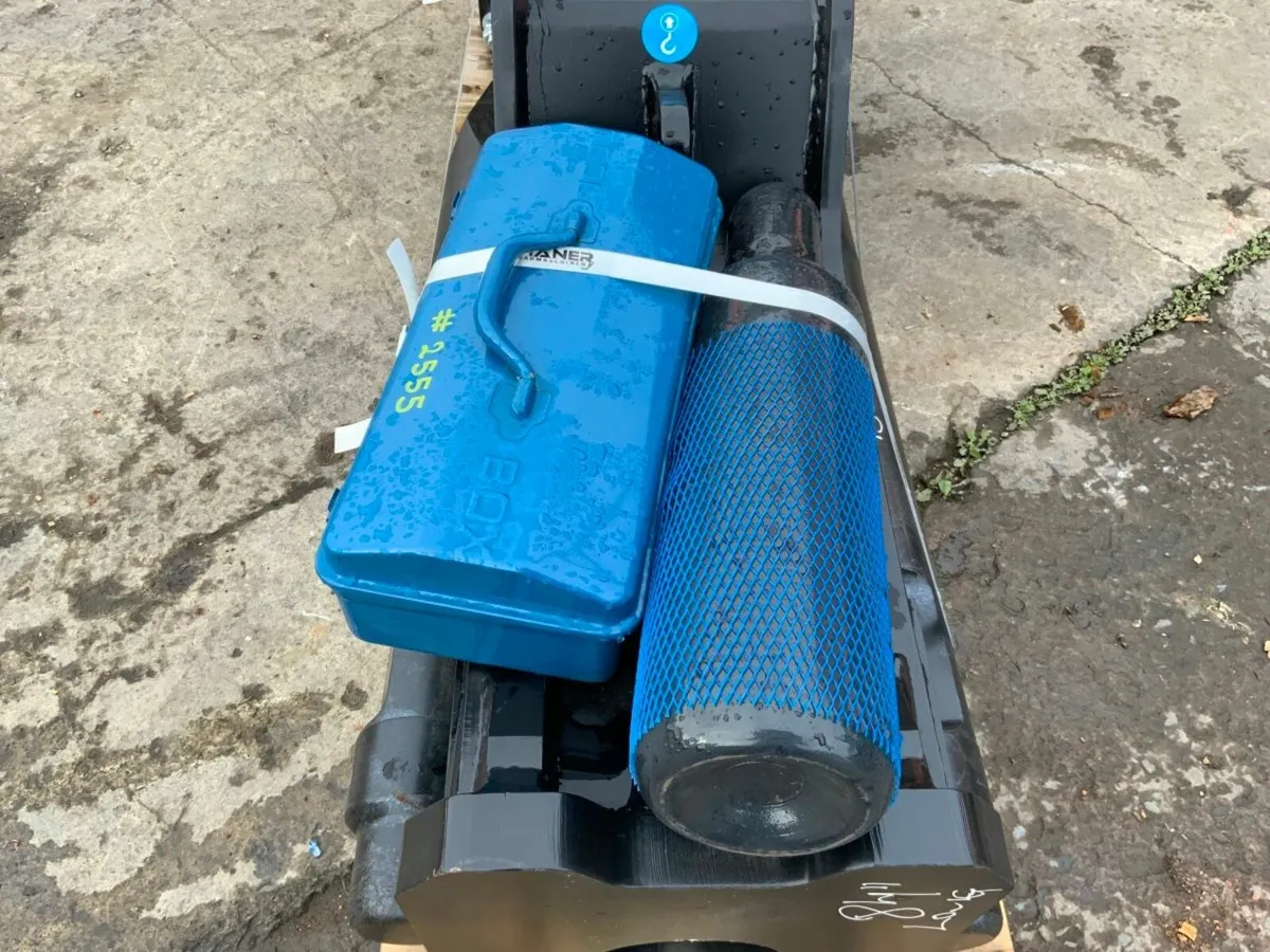 UNUSED HANER Hx3000a BREAKER.....80mm PINS...2555 - Image 4