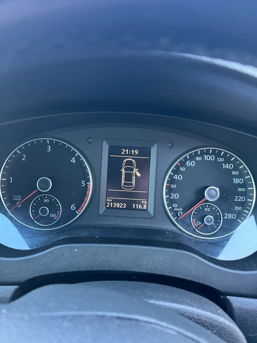 Volkswagen Jetta 1.6 Automatic - Image 2