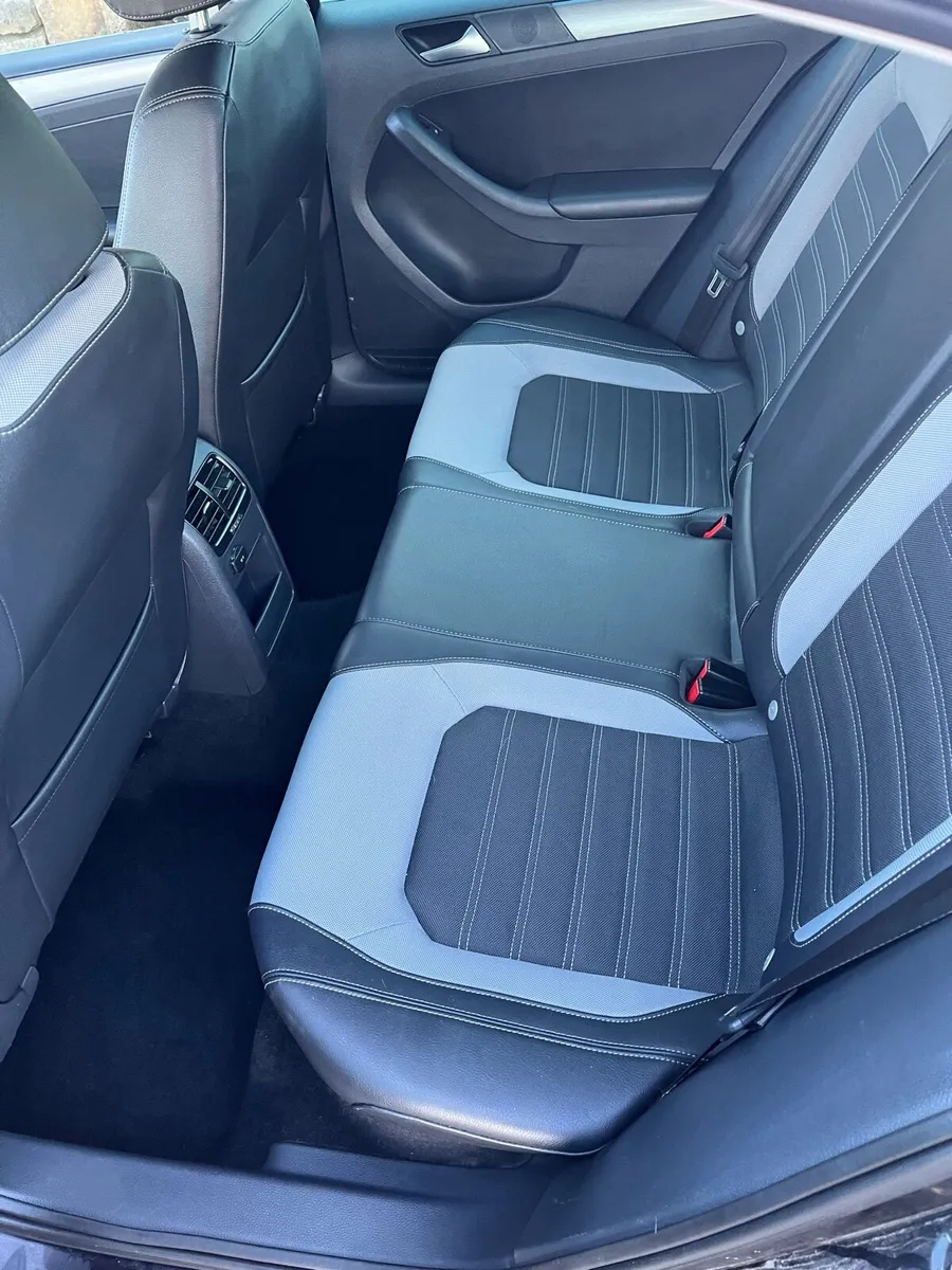 Volkswagen Jetta 1.6 Automatic - Image 3