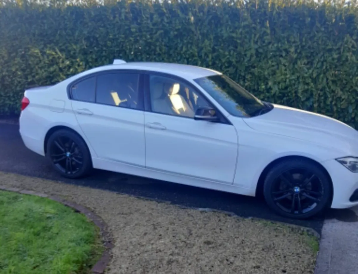 BMW 3-Series 2018 - Image 1