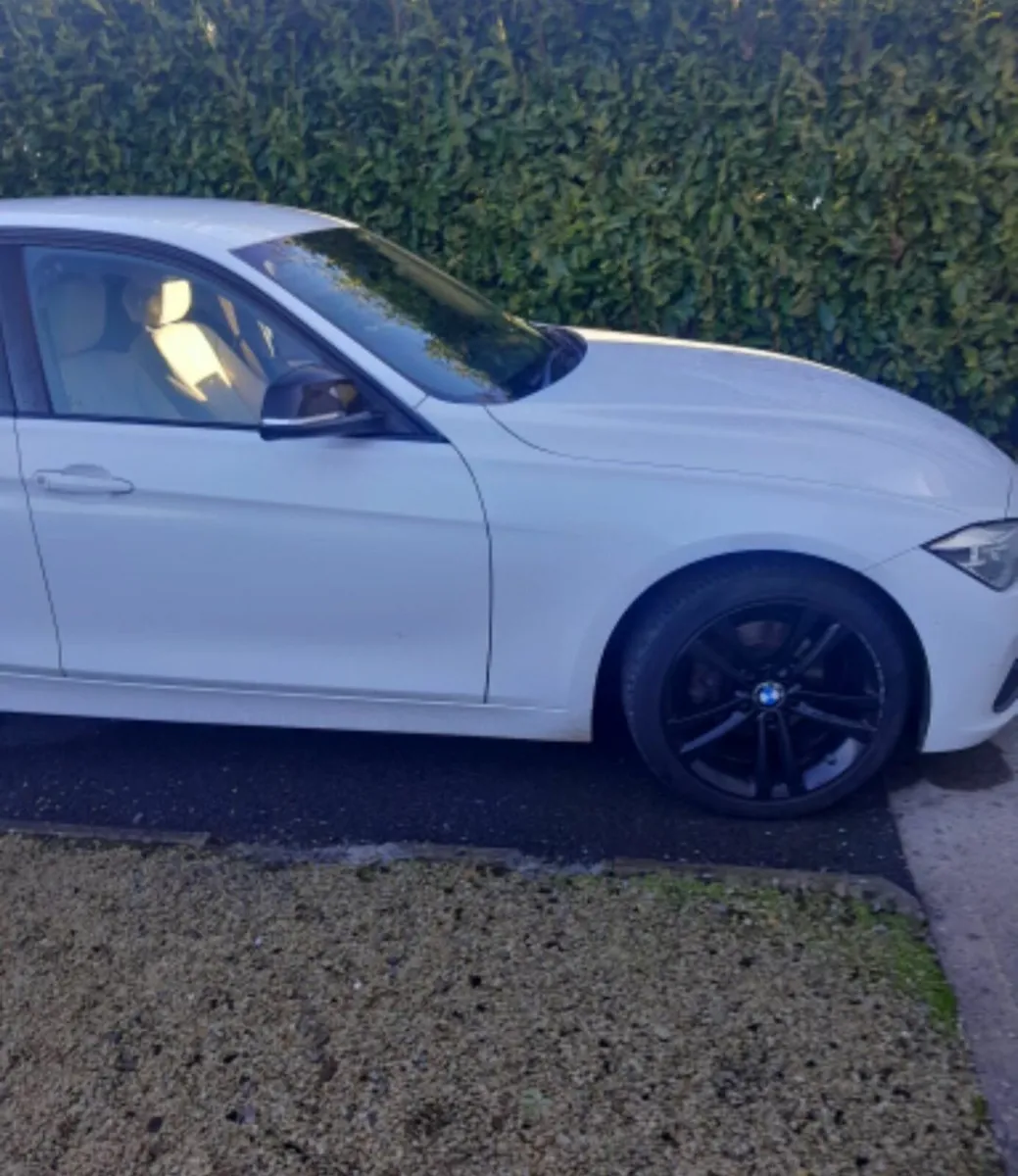 BMW 3-Series 2018 - Image 3