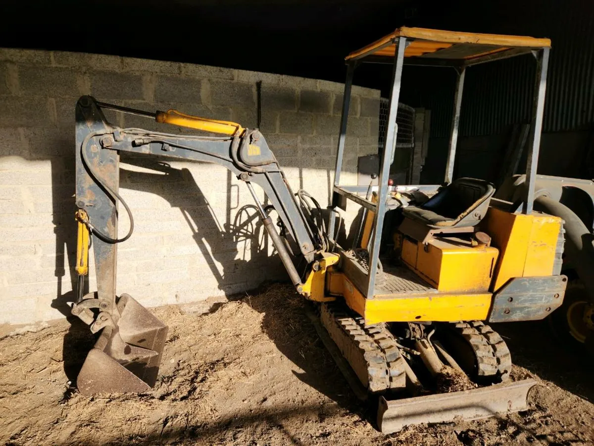 JCB mini digger - Image 1