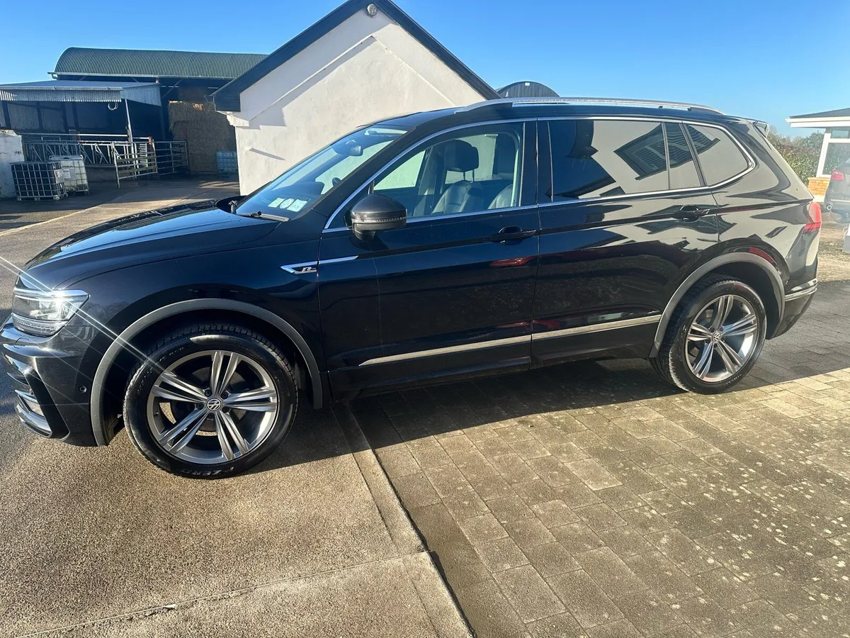 VW Tiguan Allspace R Line - Image 2