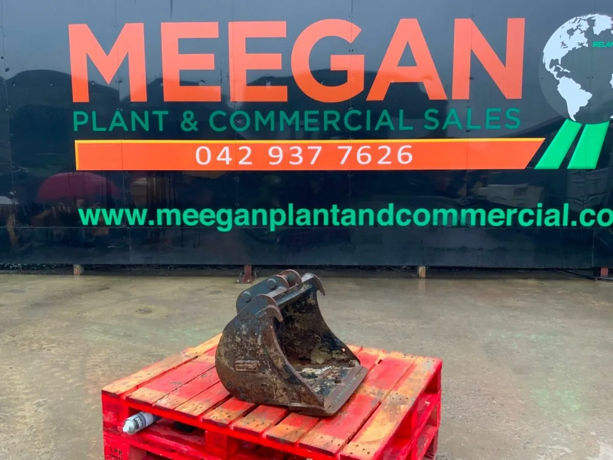 24" MINI DIGGER  BUCKET..........35mm PINS......00 - Image 1