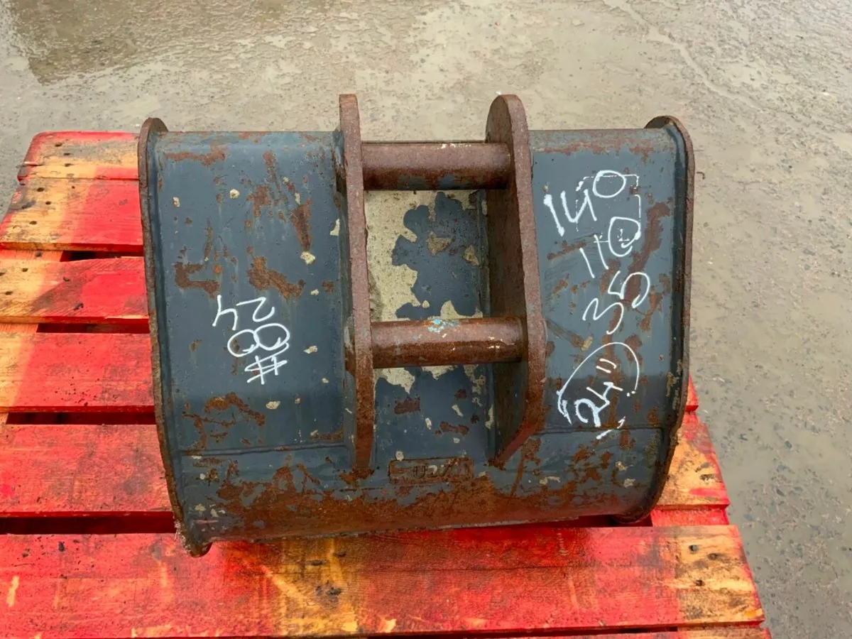 24" MINI DIGGER  BUCKET..........35mm PINS......00 - Image 4