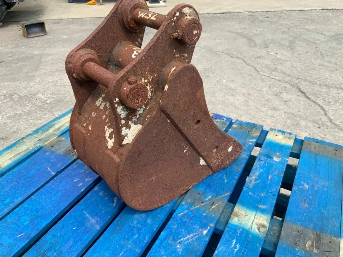 11" DIGGING BUCKET.....35mm PINS.......233w. - Image 4