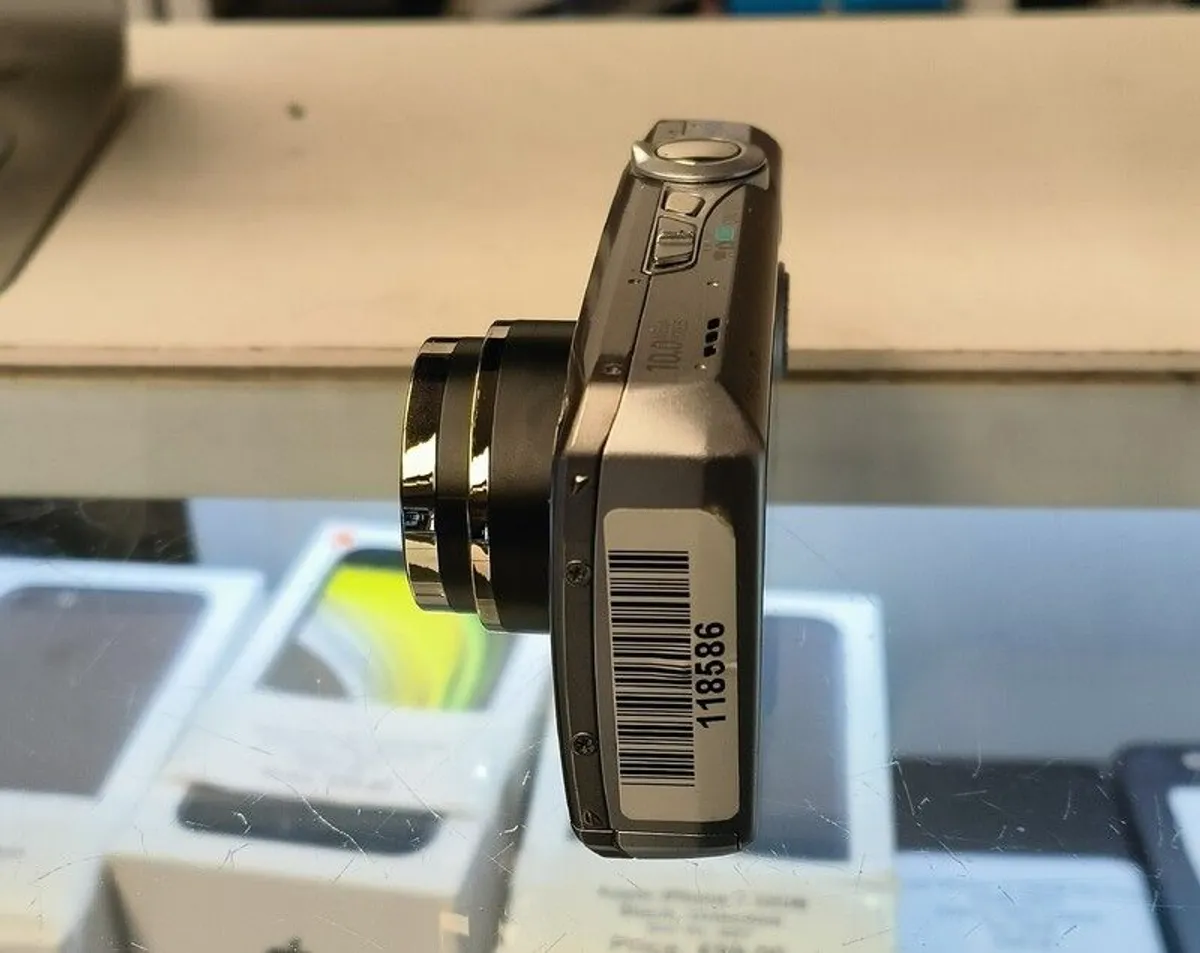 Canon IXUS 1000 HS Digital Camera (High Sensitivity 10 Megapixel, 10x Zoom, 3.0 inch LCD Screen) - Silver - Image 3