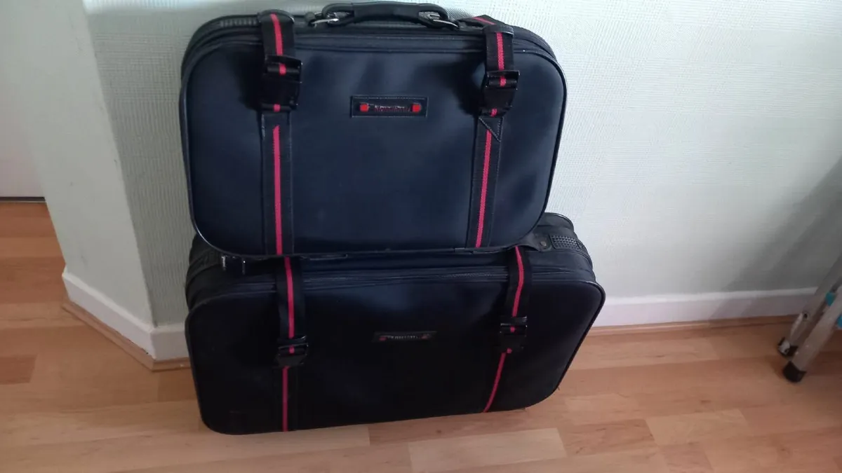 2 x Matching Suitcases - Image 1