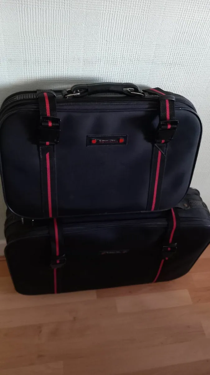 2 x Matching Suitcases - Image 2