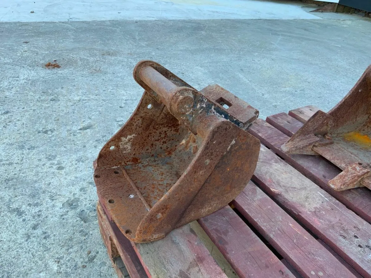 1.5t MINI DIGGER BUCKET......HARFORD HITCH...220. - Image 1