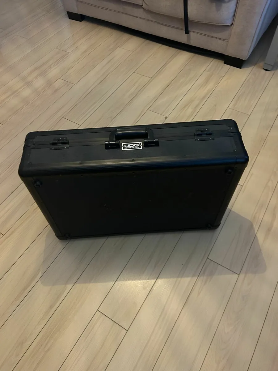 Traktor S4 MK3 DJ Controller + Software - Image 4