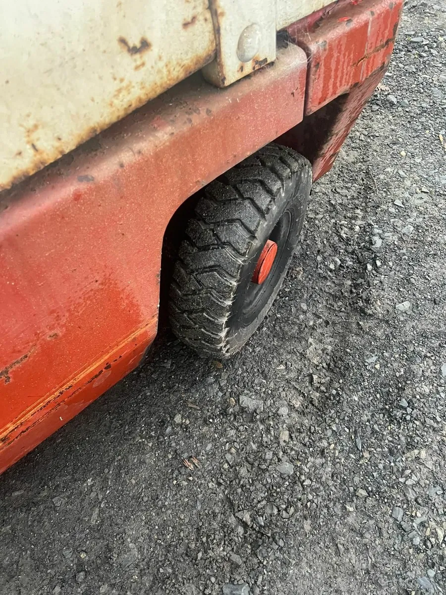 Datsun forklift - Image 4