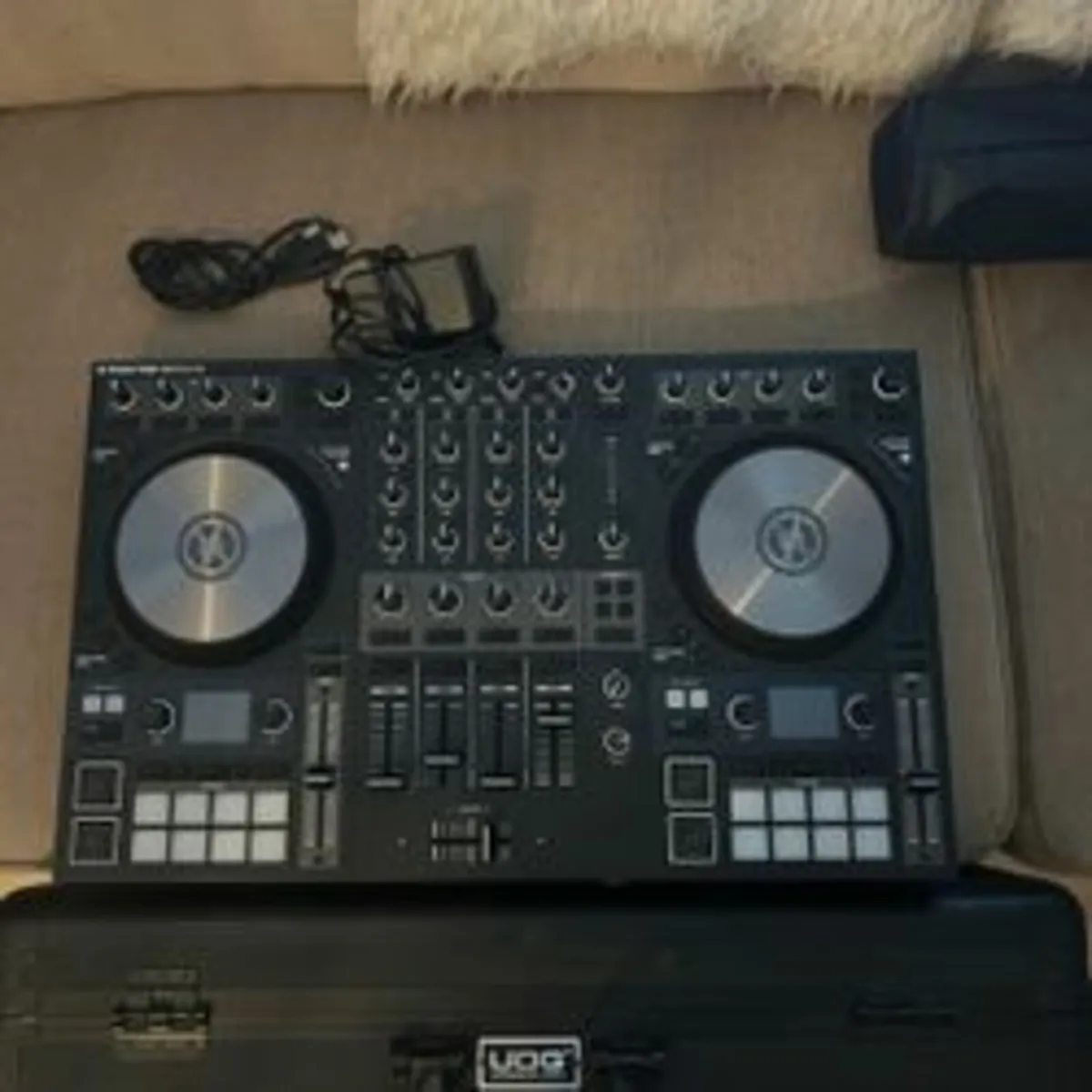 Traktor S4 MK3 DJ Controller + Software - Image 1