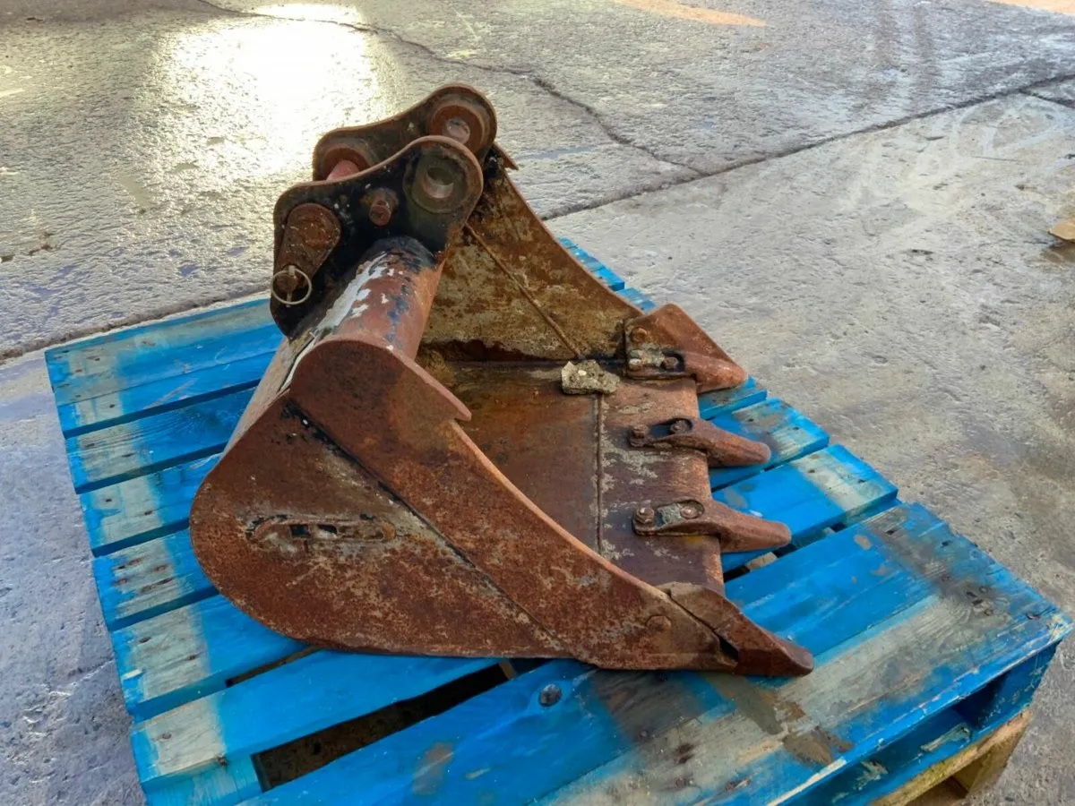 24" MINI DIGGER BUCKET....30mm PINS......32705. - Image 3