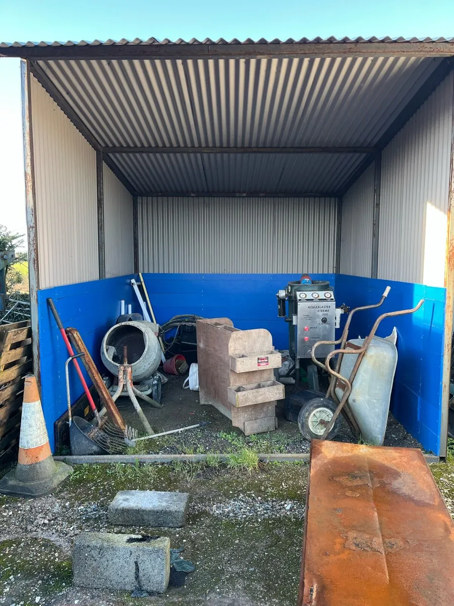 Stable Animal shelter - Image 1