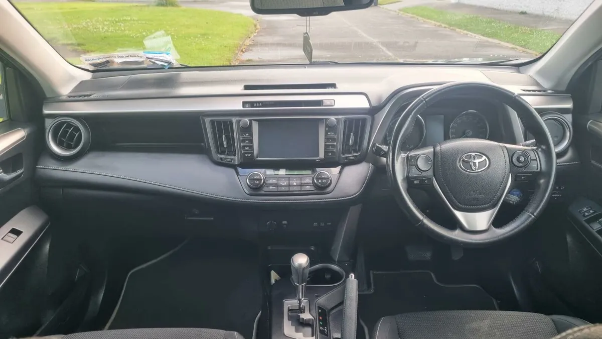 2018 Toyota RAV4 Luna Sport Hybrid - Image 4