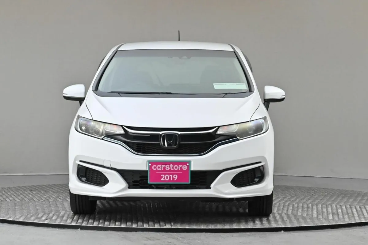 Honda Fit 1.5 HYBRID AUTO **9"ANDROID CAR PLAYER** - Image 2