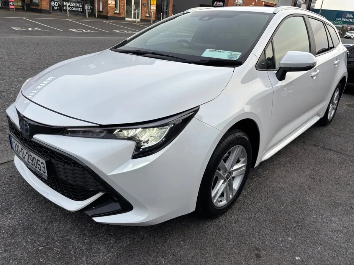2022 Toyota Corolla 1.8 Hybrid Luna Saloon - Image 4