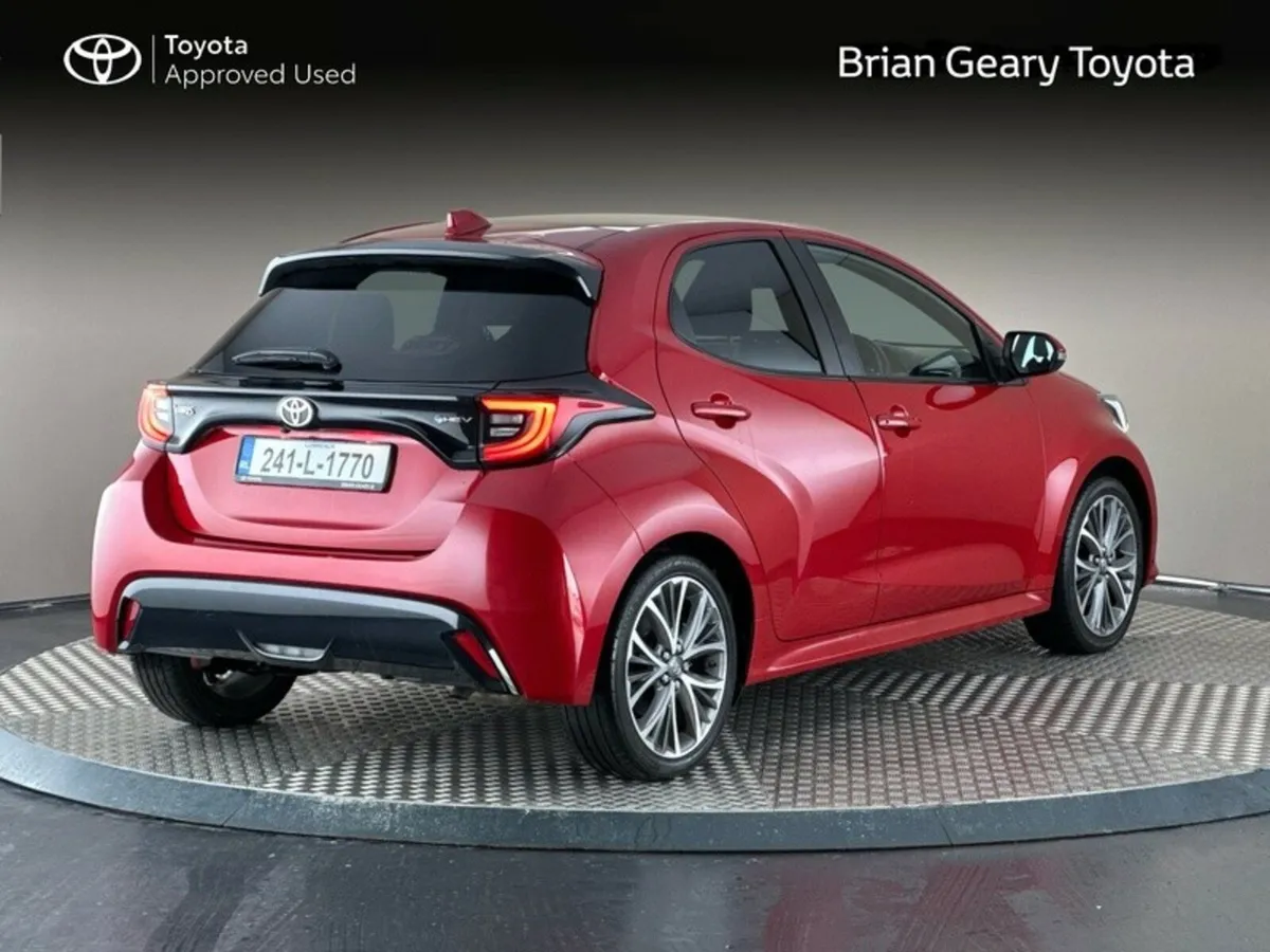 Toyota Yaris HYBRID PLATINUM *TOP SPEC* - Image 2