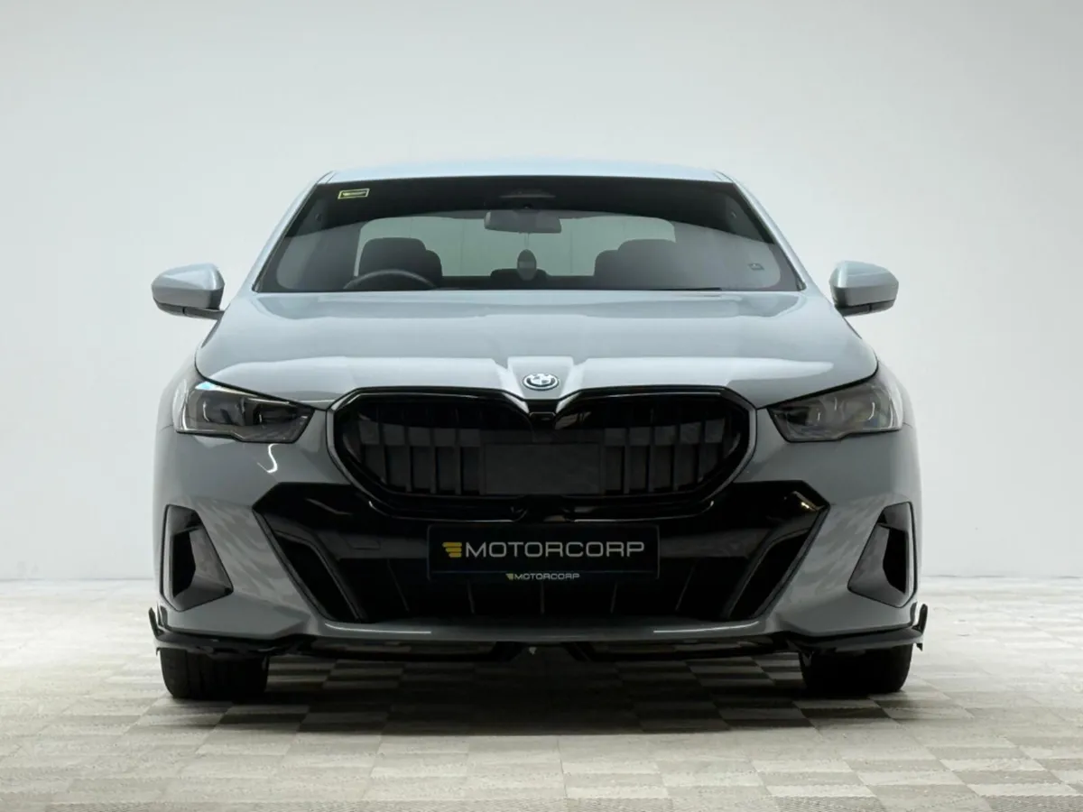 BMW 5-Series 530E M SPORT - Image 2