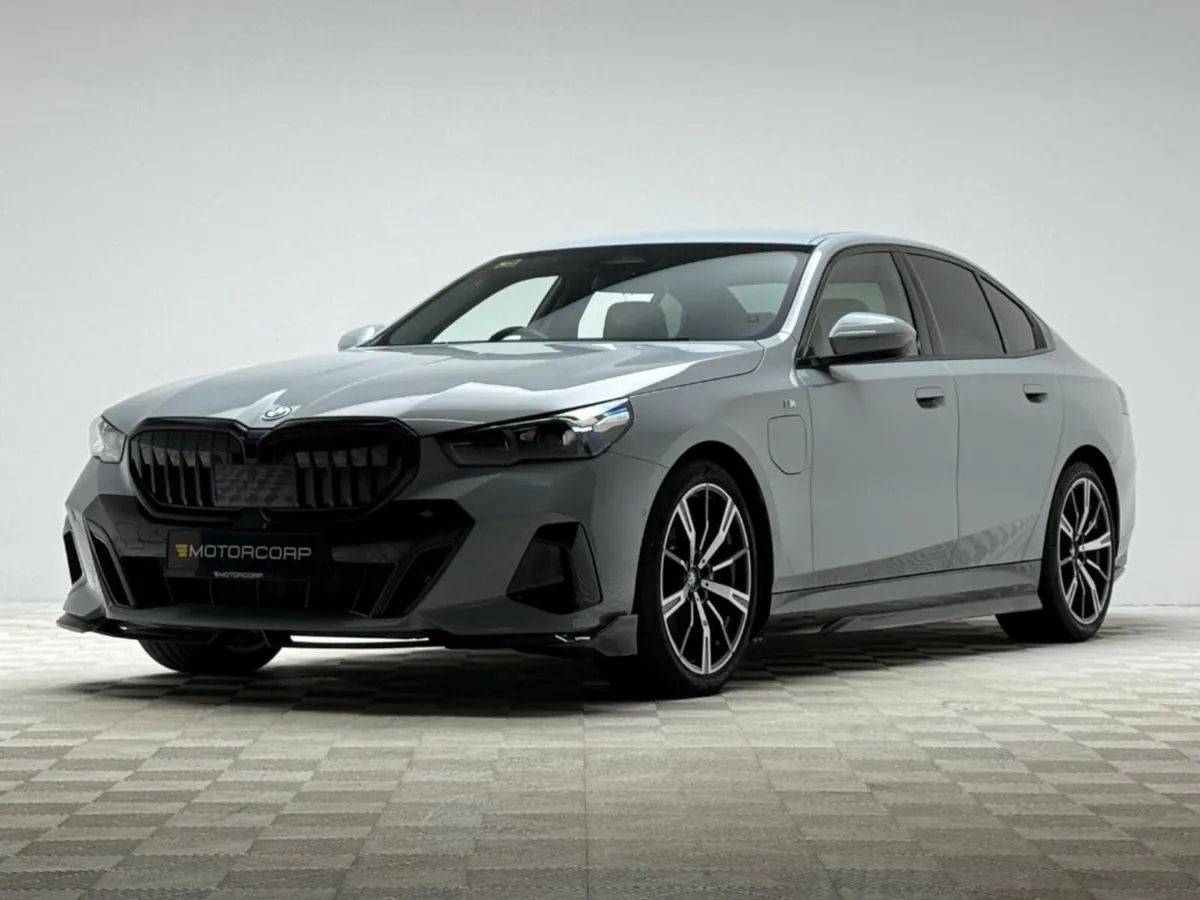 BMW 5-Series 530E M SPORT - Image 3