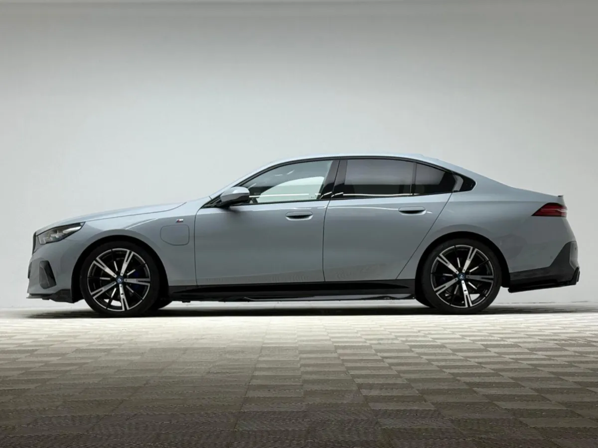 BMW 5-Series 530E M SPORT - Image 4