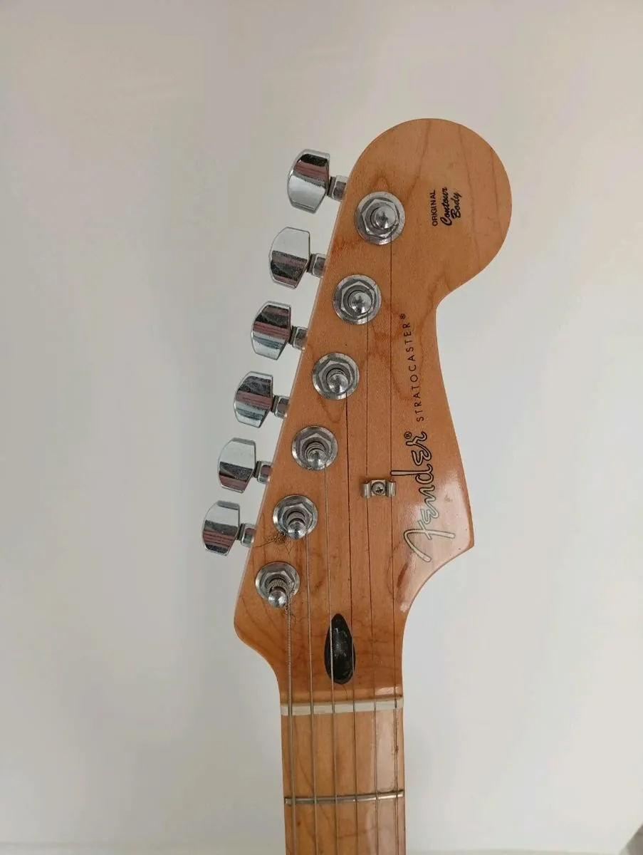 Fender Stratocaster - Image 2