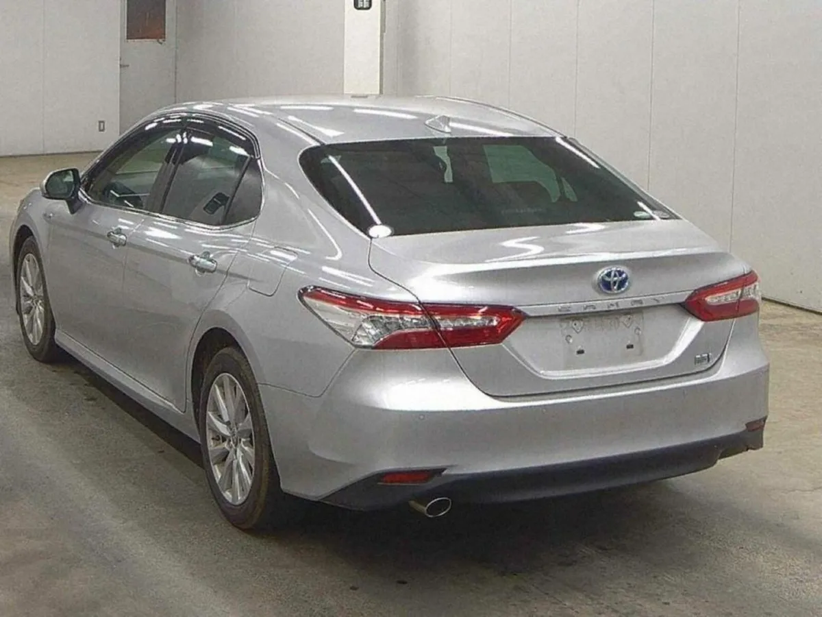 Toyota Camry HYBRID - FACTORY ALLOYS - REVERSE CAM - Image 2