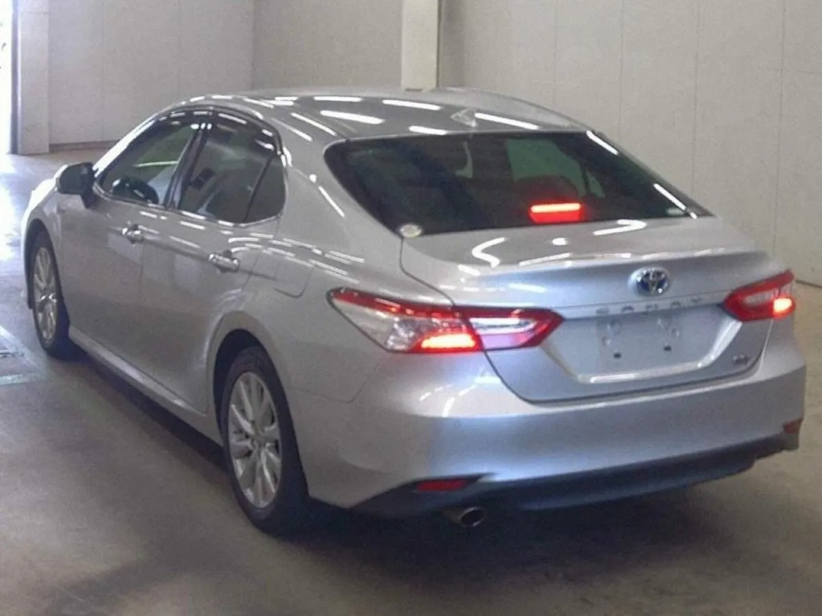 Toyota Camry HYBRID - FACTORY ALLOYS - REVERSE CAM - Image 2