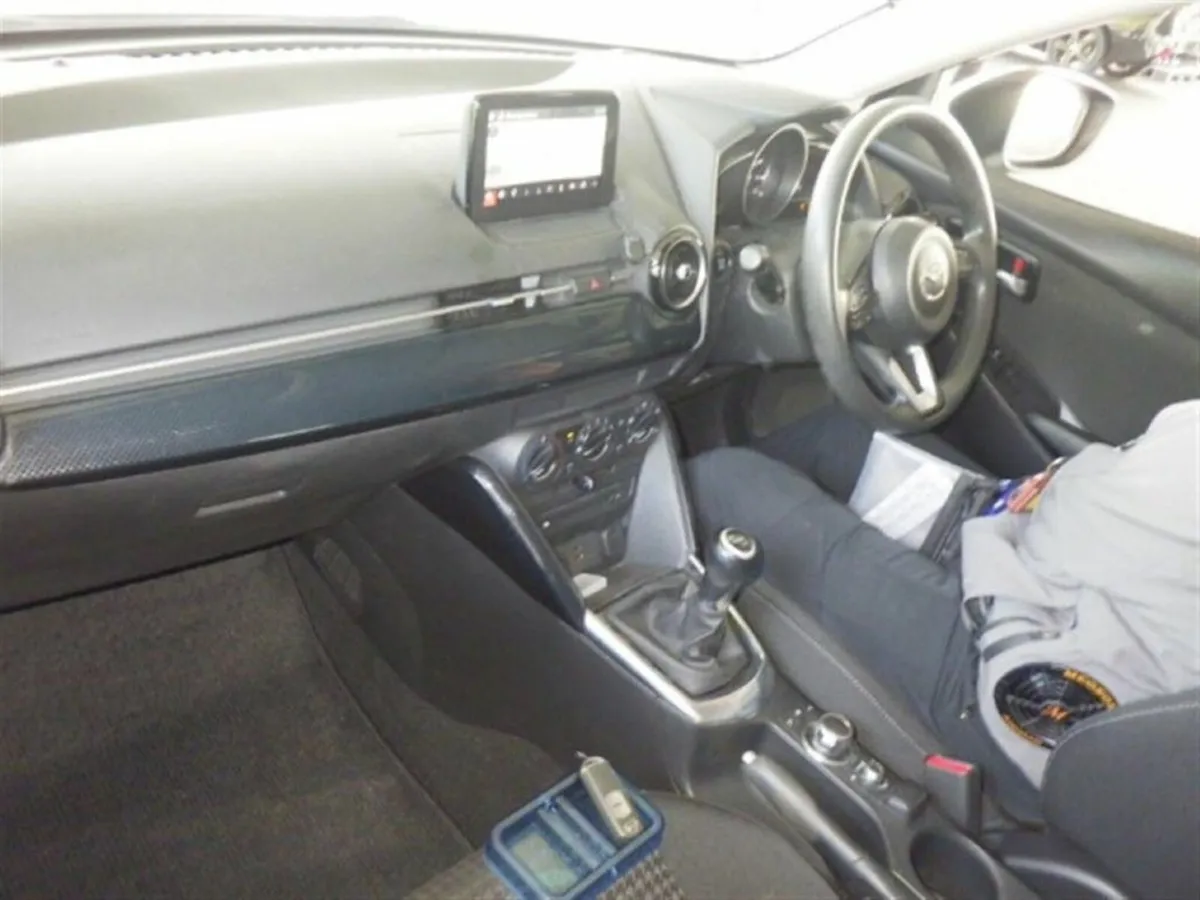 Mazda Demio 1.3 AUTOMATIC - PUSH START/STOP BUTTON - Image 3