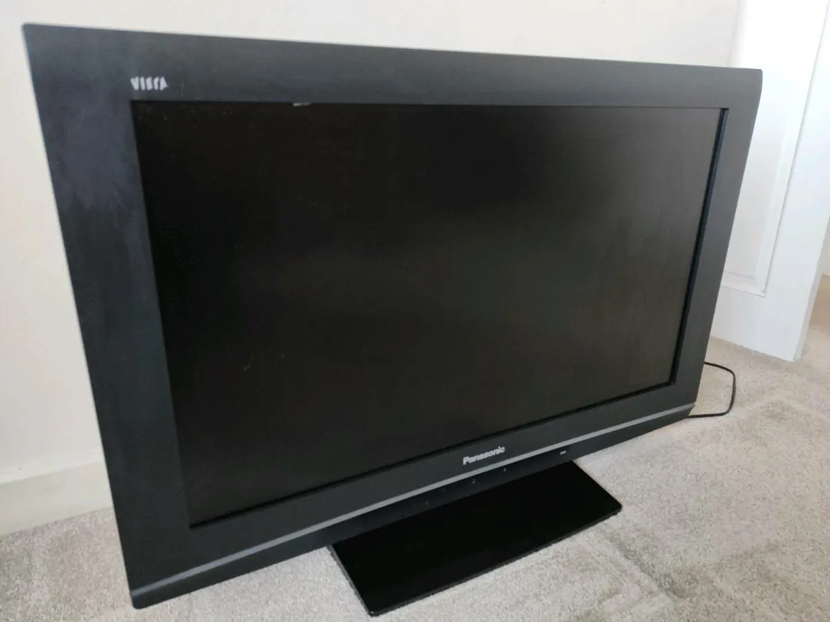 Panasonic Television TX-32LXD8 - Image 2