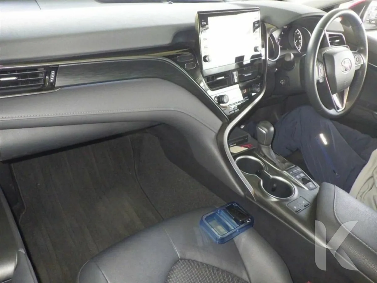 Toyota Camry G LEATHER PACKAGE - FACELIFT MODEL - - Image 3