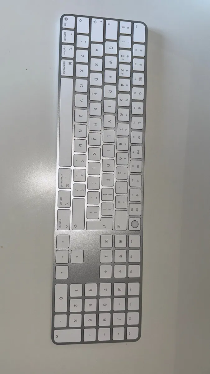BRAND NEW Apple magic keyboard 2025 with touch ID - Image 4
