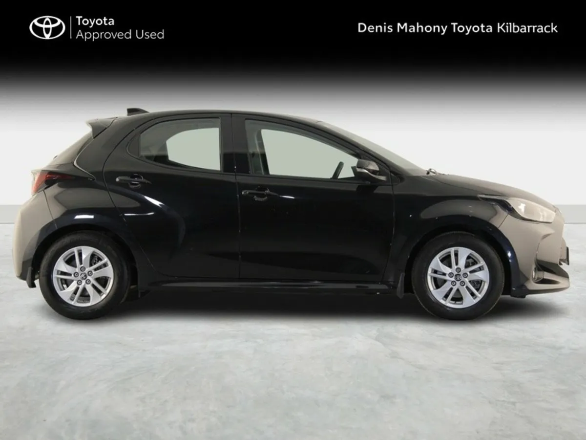 Toyota Yaris HYBRID LUNA - Image 3