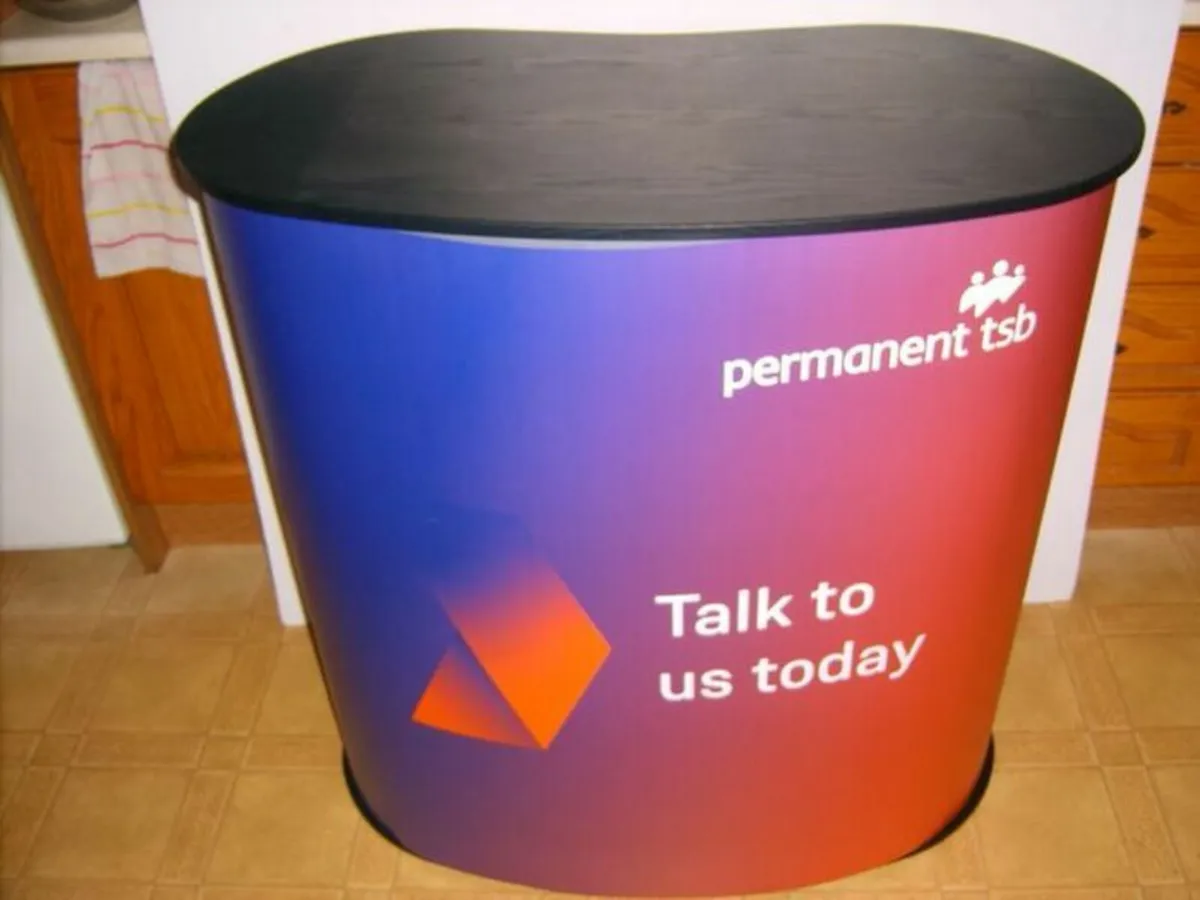 VEVOR Trade Show table - Image 1