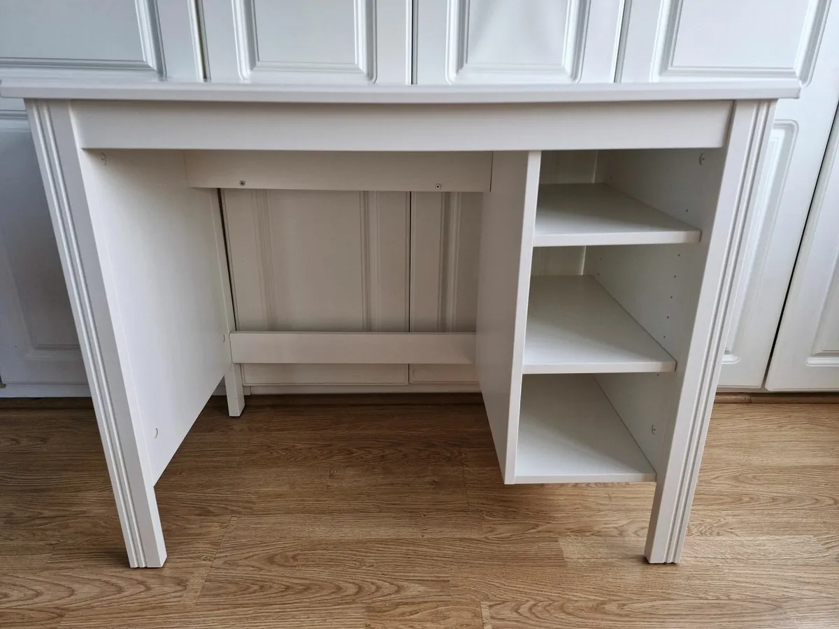 Children's desk and chair - Image 2