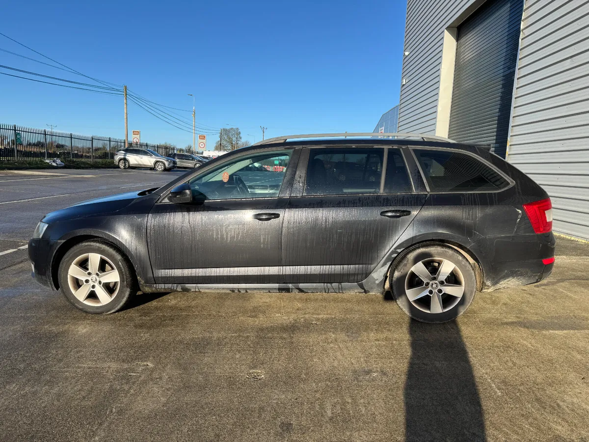2015 SKODA OCATVIA AMB COM ESTATE FOR AUCTION - Image 2