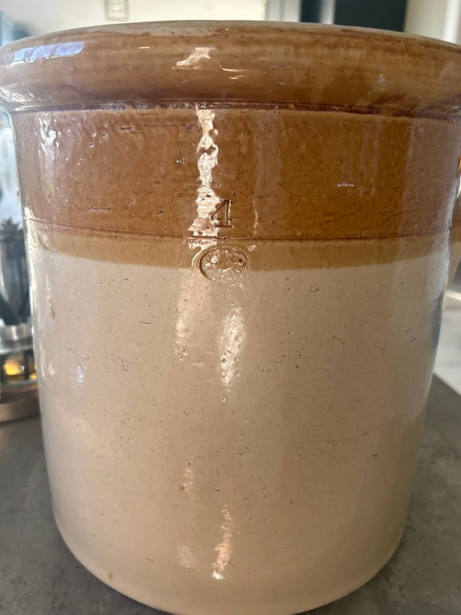 4 Gallon stoneware crock - Image 1