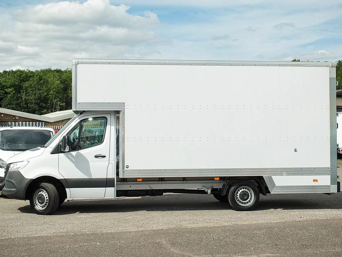 2023 Mercedes-Benz Sprinter Dropwell Luton Van - Image 1