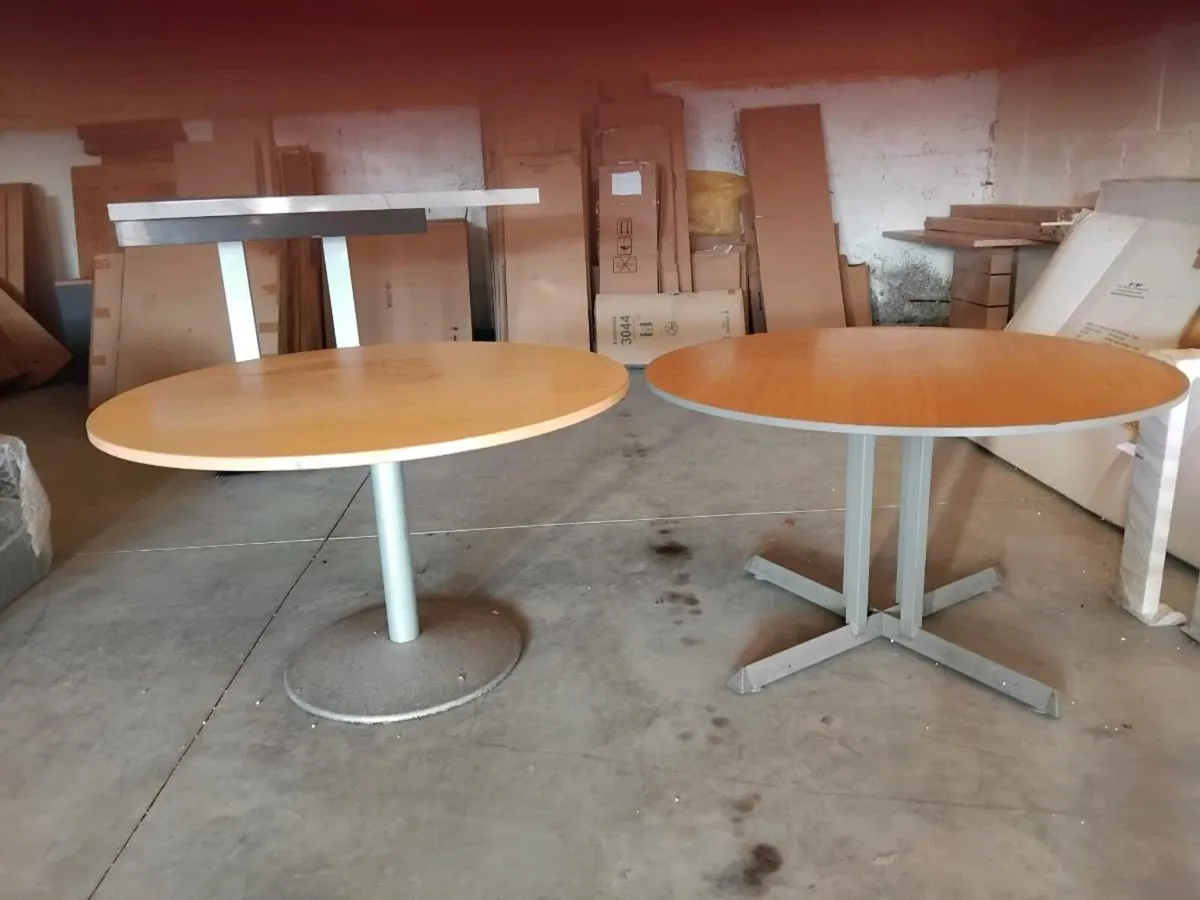 2 round office desks 100 euros each 2 round office
