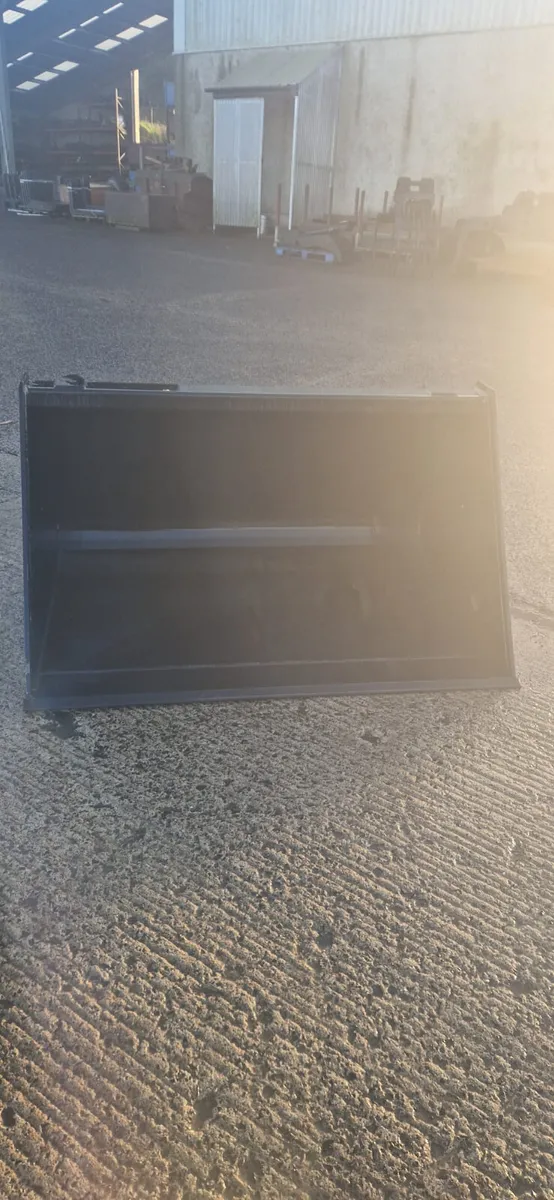 5ft loader bucket to suit pin and cone/matbro - Image 4