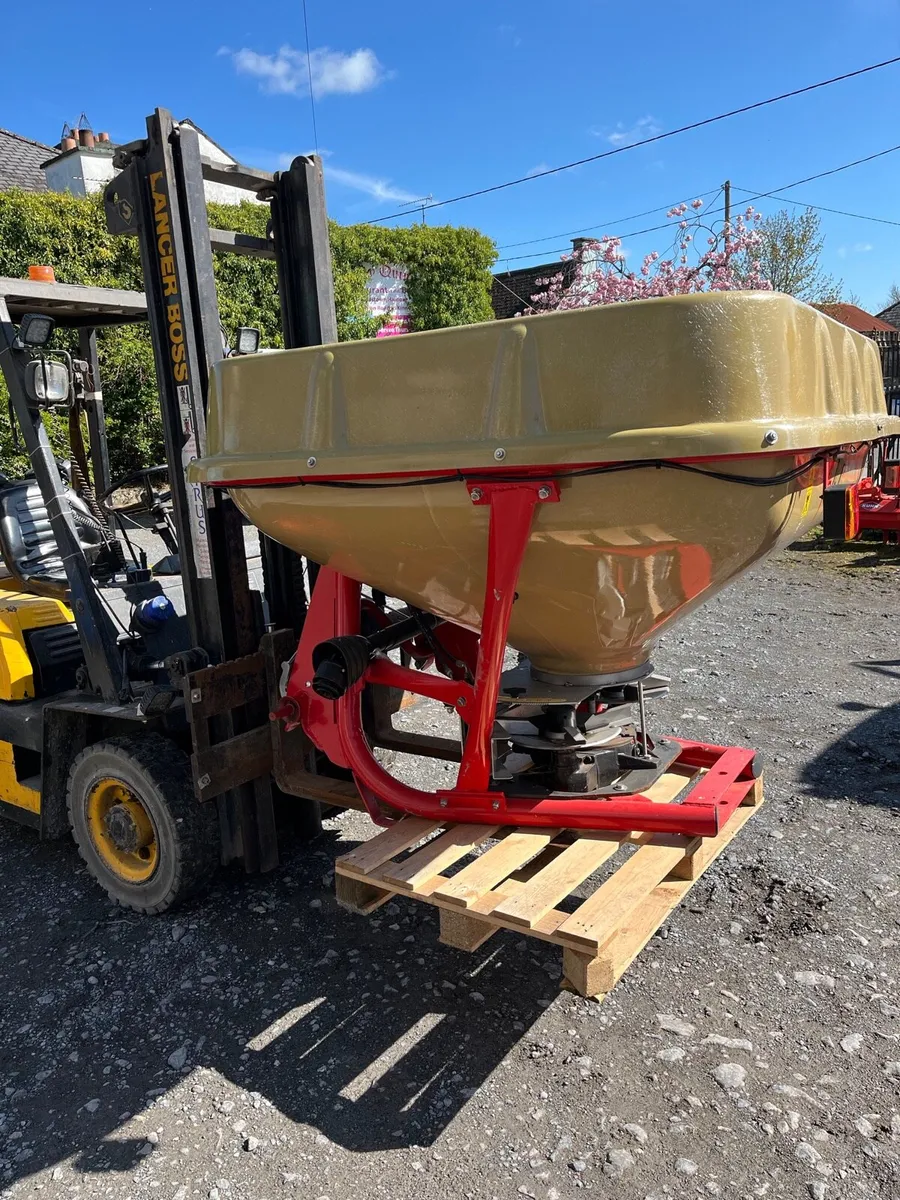 Fertiliser spreader - Image 3