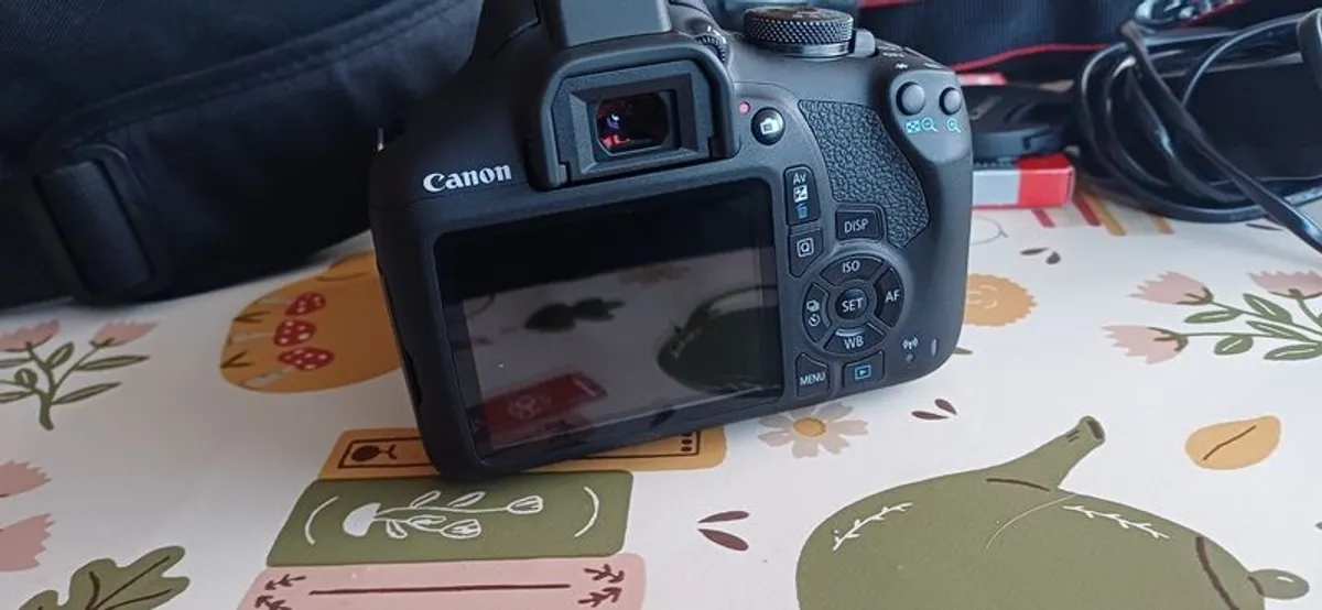 Canon EOS 2000D Never Used - Image 3