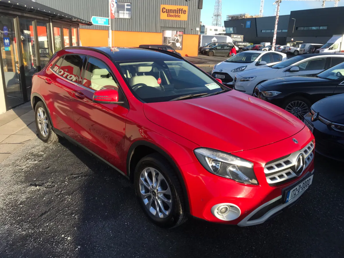 2017 Mercedes GLA SE Executive D - Image 4