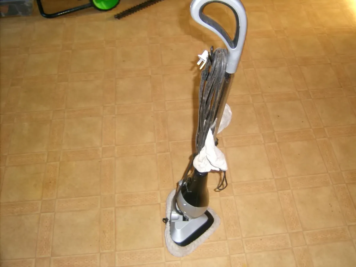 floor steamer - Image 1