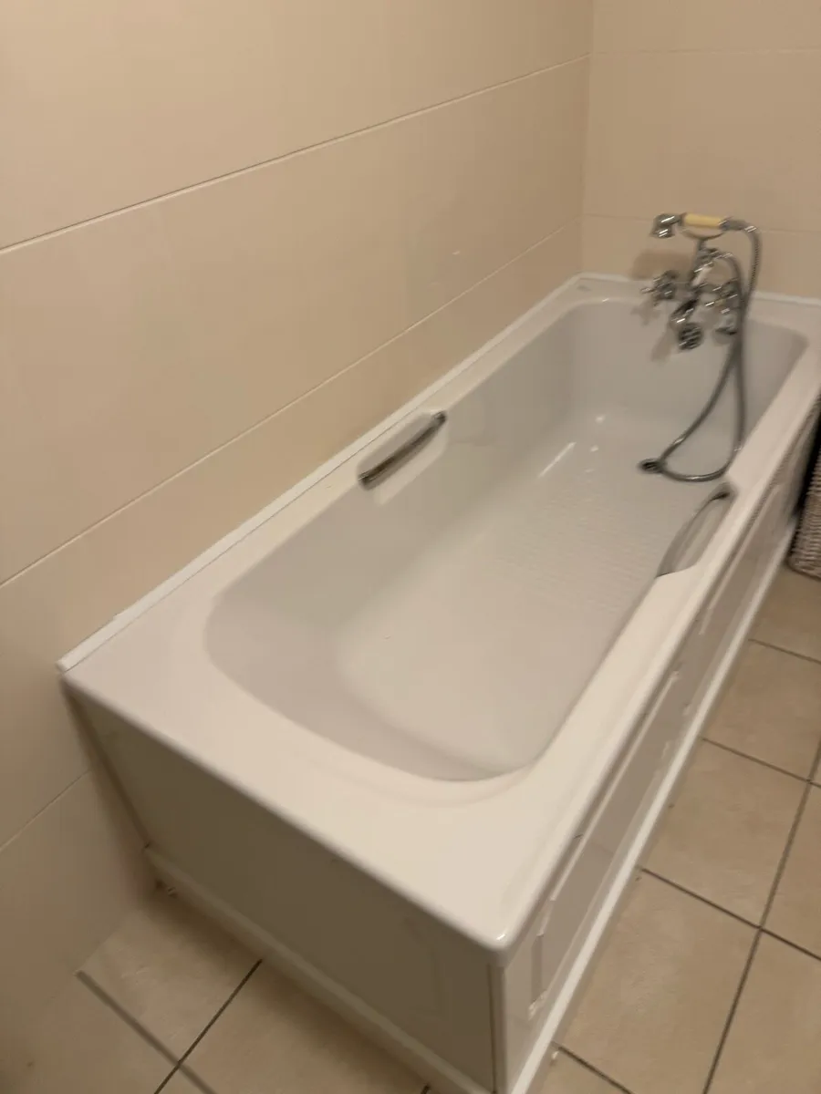 White Bath for sale  1700 mm x 710mm - Image 1